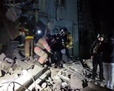 Разрушены с 5 по 1 этажи, есть жертвы: россияне ударили по жилому дому