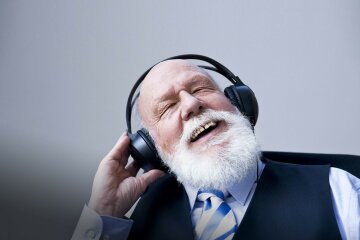 наушники музыка пенсионер