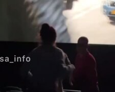 У кінотеатрі затіяли бійку під час фільму: епічне відео з Одеської області