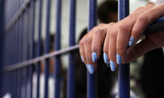 reshetka_arest_tyurma_reuters_rtr2pldj