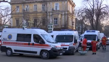 "Спасите сына, я на коленях вас прошу": ковидные больницы трещат по швам, украинцы в отчаянии