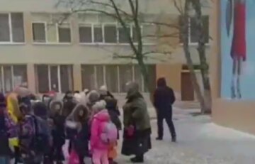 НП в школах Одеси, батьків просять терміново забрати дітей: кадри і що відомо