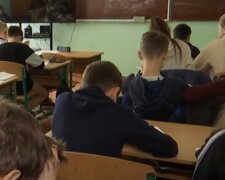 "Вдома не було інтернету": українка потрапила під суд за прогули дистанційки її сином