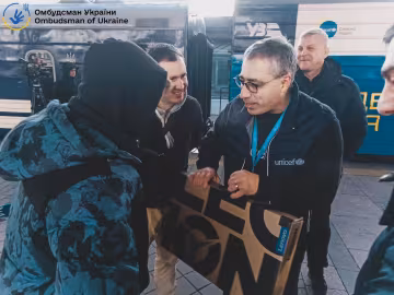 Чудеса случаются: в Украину вернули парня, которого незаконно усыновили россияне