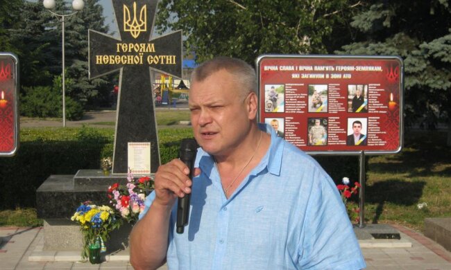 На сессии горсовета Смелы произошла масштабная драка (фото, видео)