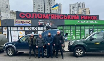 Андрій Андрєєв та київські волонтери придбали для ЗСУ ще три автівки