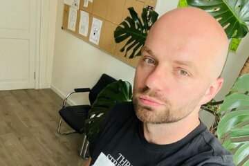 Ведучий "Голосу країни" Дьомін відверто розповів про своє дитинство без батька: "Є тільки одна фотографія"