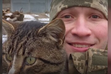 "Перша міна впала за 20 метрів від мене": боєць ЗСУ зустрів щасливого "талісмана" на фронті