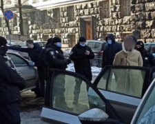 Киевлянин с оружием устроил переполох под Радой: фото с места инцидента