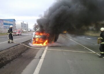 На трассе Киев — Одесса сгорел дотла автомобиль (фото)