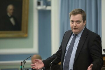 Премьер Исландии отказался уходить в отставку из-за офшорного скандала