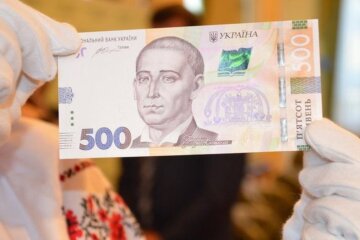 Фальшиві гроші заполонили Україну: як розпізнати підробку
