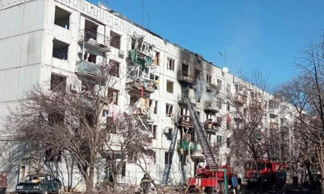 Росія обстріляла багатоповерхівку під Харковом, дитина не вижила: заява ДСНС