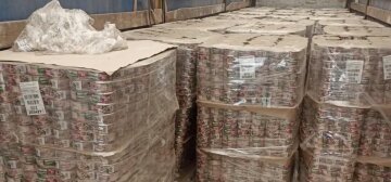 13 тонн гуманитарки для военных попытались продать в Каменском: детали вопиющего преступления