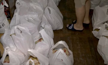 Безкоштовні продукти для ВПО та пенсіонерів у Дніпрі