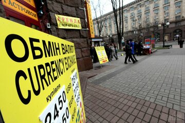 Пенсійний збір при купівлі валюти можуть скасувати