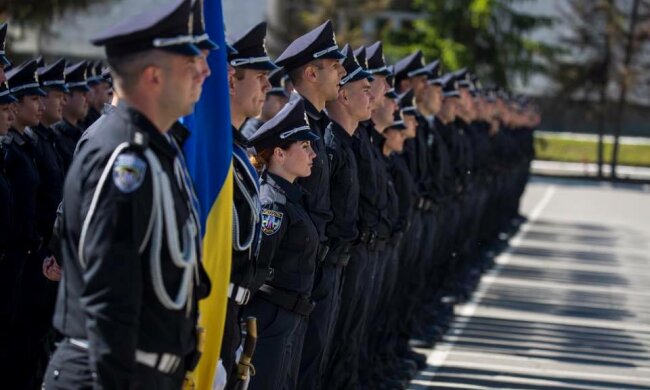 Чому в центр Києва стягують силовиків