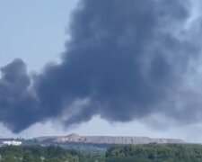 Над окупованим Донецьком піднімається чорний дим: "Палити шкідливо"