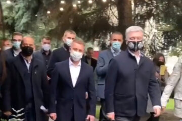 Перенесший вирус Порошенко побежал ручковаться с народом, украинцы в недоумении: "Чья очередь болеть?"