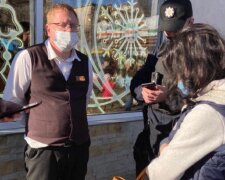"Чого це ви тут українською розмовляєте?": охоронець зчепився з депутаткою в магазині Одеси