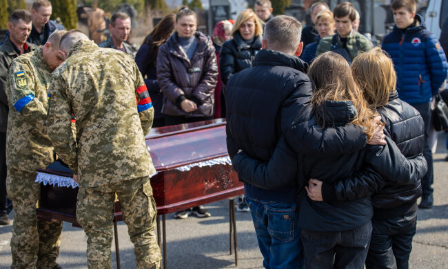 У Дніпрі попрощалися з українським Героєм: "Хотів наслідувати батькам"