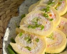 Напомнит вам суши: быстрый рецепт вкусного крабового рулета с сыром