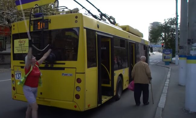 Новый график движения транспорта в Запорожье