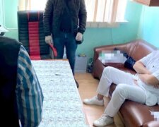 Лікаря затримали в лікарні Одеси, фото: "вимагав до 400 тис. за операцію»