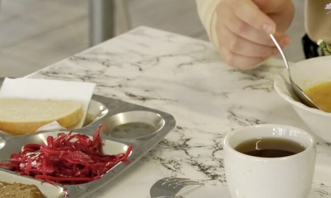 Безкоштовні продукти для ВПО та пенсіонерів у Полтаві