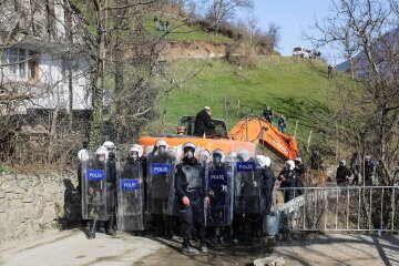 Полиция разогнала газом протестующих против золотой шахты союзника Эрдогана (фото)