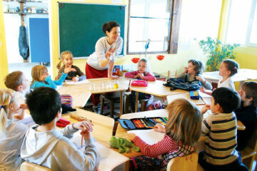 Українців можуть звільнити від поборів у школі: деталі ініціативи