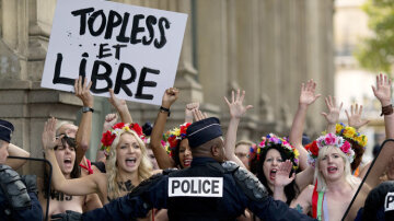 Femen сорвали митинг за семейные ценности в Париже (видео)