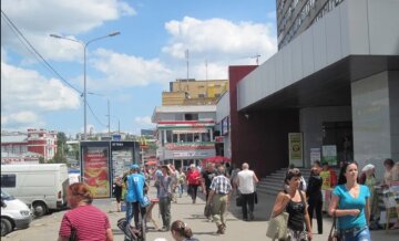 На Центральному ринку в Харкові продають гуманітраку, фото: у поліції розповіли подробиці