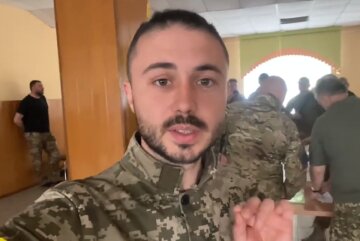 Лідер "Антитіл" Тополя показав, як рятує життя поранених бійців: кадри з фронту