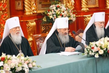 УПЦ проголосила незалежність, Арестович розповів про новий удар для Кремля: "Православ'я показало жирну дулю"