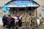 "Папу мальчик сможет увидеть только на фото": новорожденного ребенка украинского Героя встретили у роддома, видео