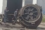 "Звалився прямо на проїжджу частину": у центрі Харкова сталася дивна НП, фото