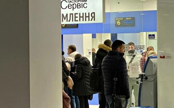 Переполох на Одесчине: жители города массово оформляют заграничные паспорта