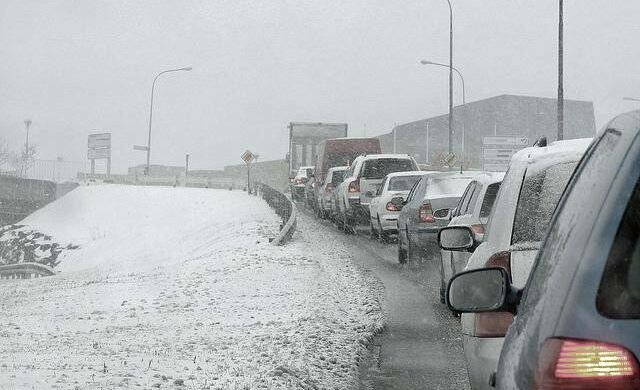 Погода вдарила по українцях: “дороги заметені, траси заблоковані”, фото колапсу