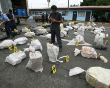 Мексиканские полицейские выловили в море 800 кг кокаина
