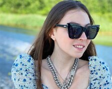 16-летняя дочь Поляковой взволновала шалостями в бикини: "Мама будет раздеваться медленно, а я..."