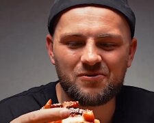 Финалист "Мастер Шеф Профессионалы" Люлько дал рецепт невероятно вкусных синнабонов с клубникой: видео