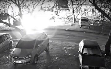 В Одесі спалили автомобілі, кадри наслідків: момент підпалу потрапив на відео