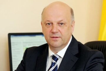 СМИ: Подпольную VIP-вакцинацию от Covid помог организовать советник главы ОП Пасечник – источник