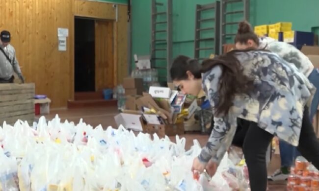 Безкоштовні продукти для ВПО та пенсіонерів у Полтаві