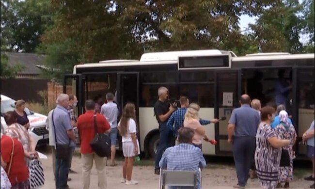 Украинцы смогут сделать прививку от COVID-19 в автобусе: когда начнут прививать всех желающих