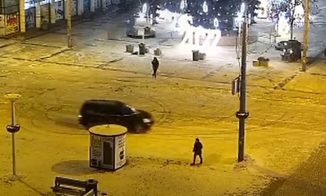 Водитель устроил опасное "шоу" в центре Днепра, видео: беспредельщика ищет полиция