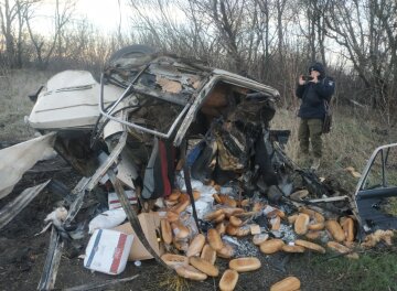 Машина із "гуманітаркою" вибухнула на Харківщині, кадри: все закінчилося трагічно