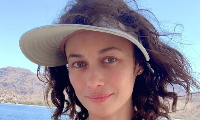 Без макияжа и одежды: украинская девушка Бонда показала натуральную красоту крупным планом