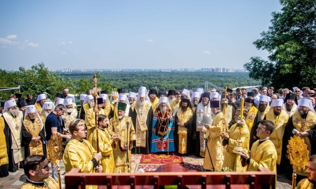 В Крестном ходе УПЦ ко Дню Крещения Руси приняли участие более 350 тысяч украинцев